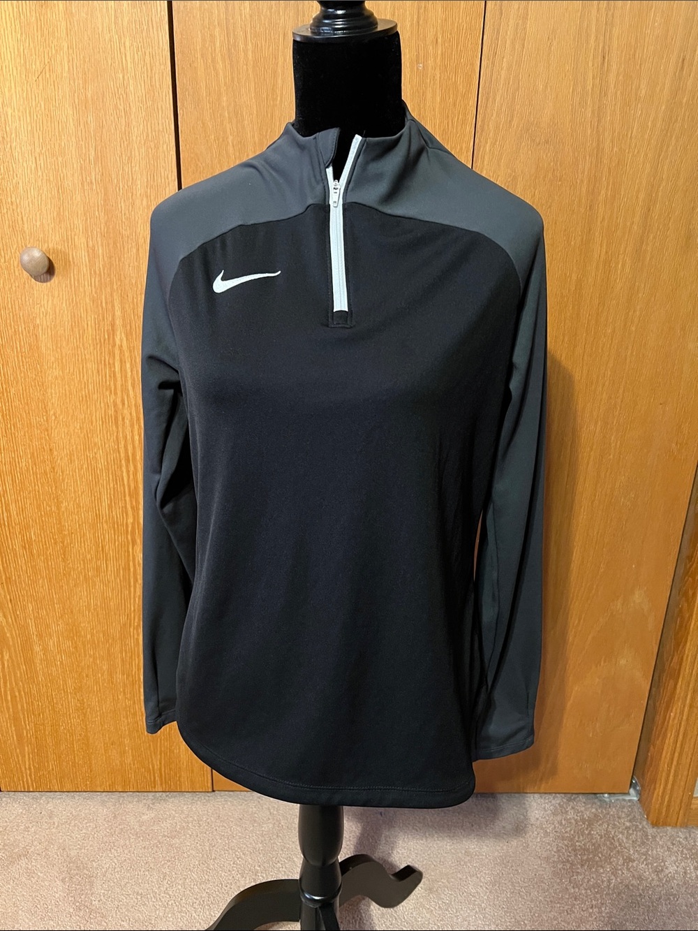 Nike Dri-FIT Academy Pro Soccer Drill Top Quarter Zip
Pullover Size medium